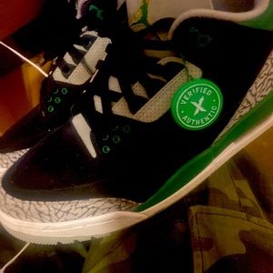 These are Jordan 3s I only wore them like 2 times and these came from stock x